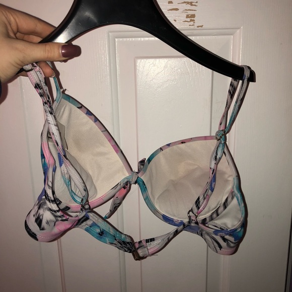 Bathing suit - Picture 3 of 3